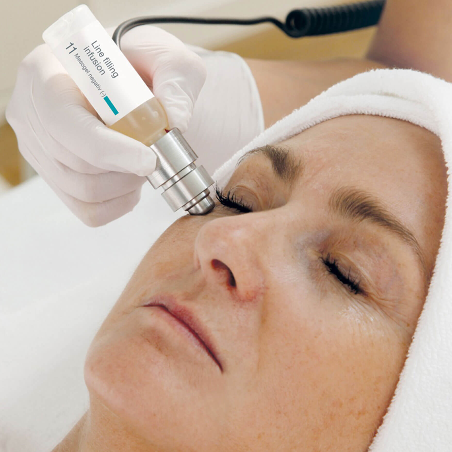 Intra Skin Behandlung - Computergestuerter Stromimplus